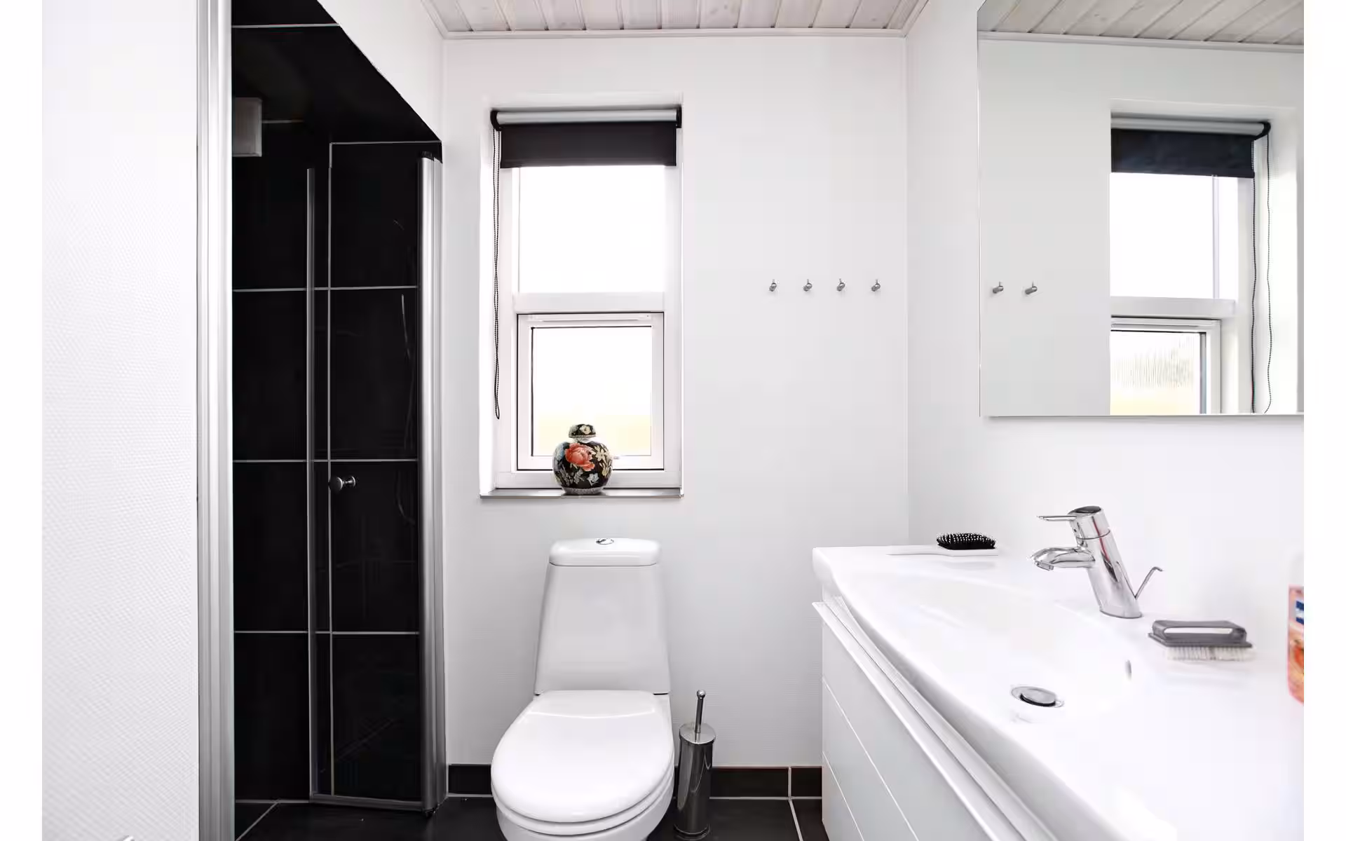 Sommerhusets badeværelse